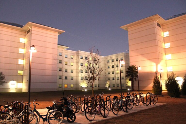 Osprey Fountains UNF Dorm Tour - ExploreUNF.com - Guide to Living at Osprey Fountains