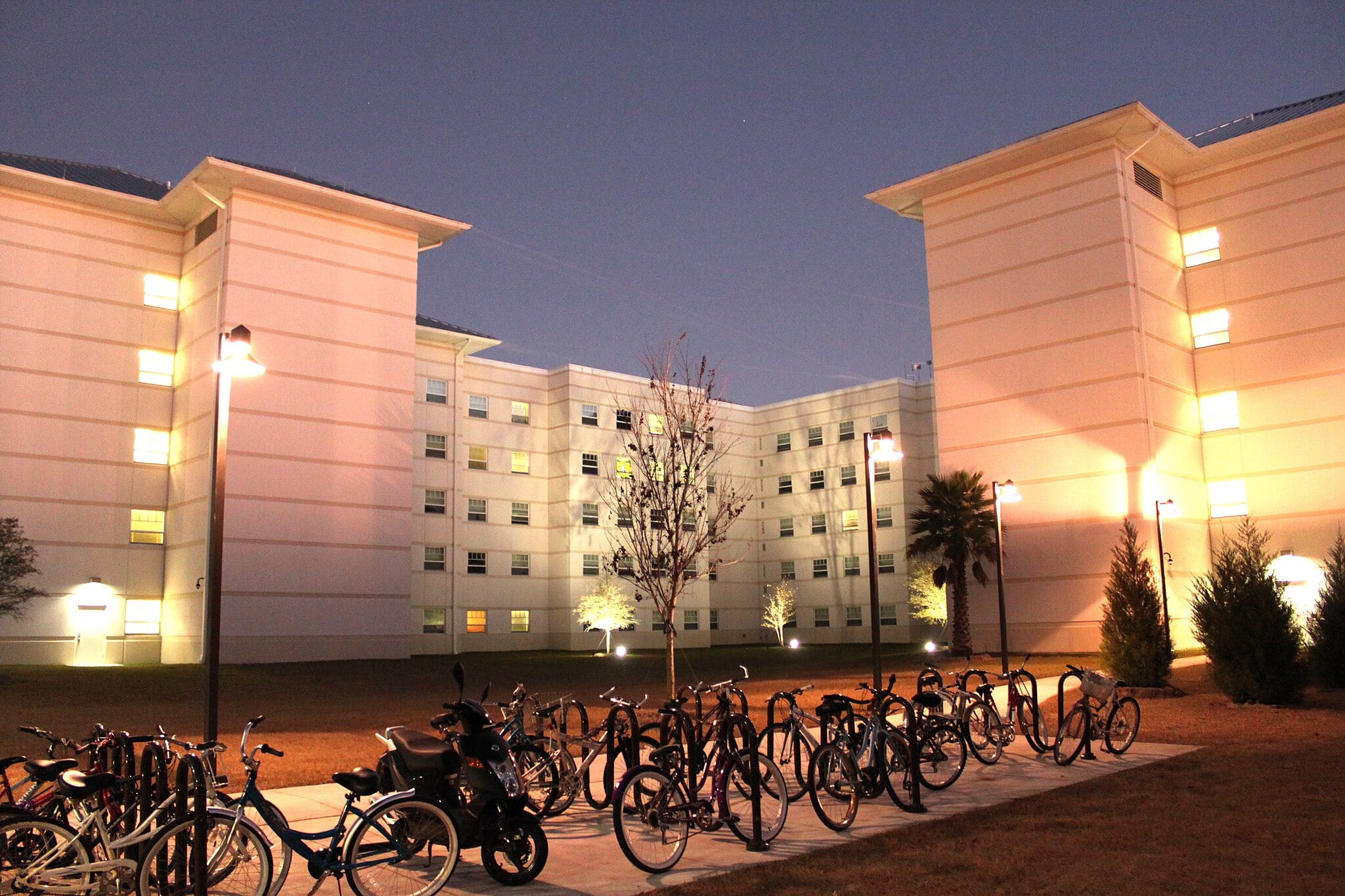 Osprey Fountains UNF Dorm Tour - ExploreUNF.com - Guide to Living at Osprey Fountains